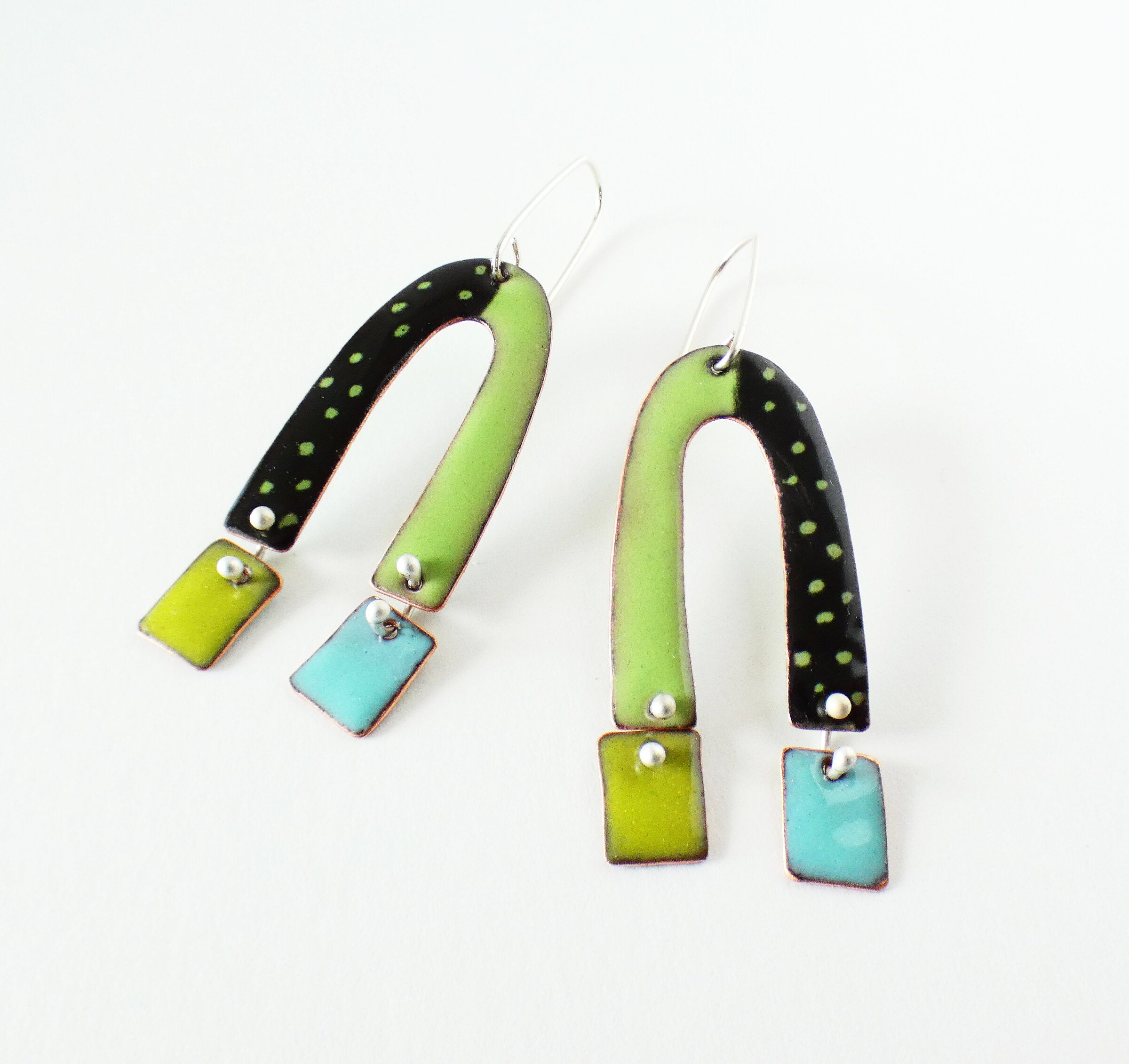 Dotted Accent