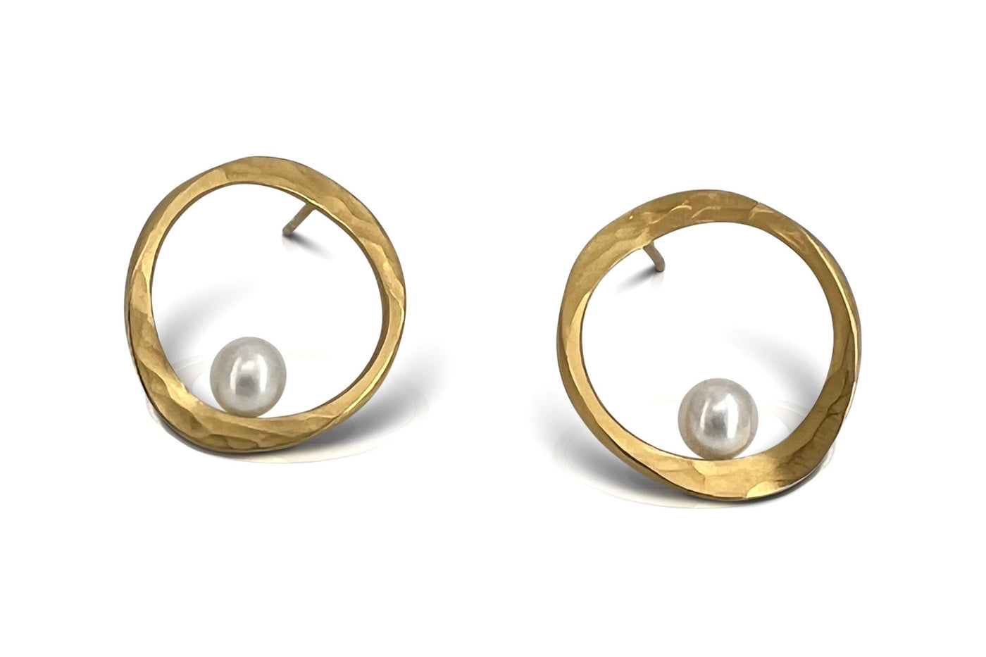 V Earrings with Pearl
