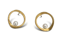 V Earrings with Pearl