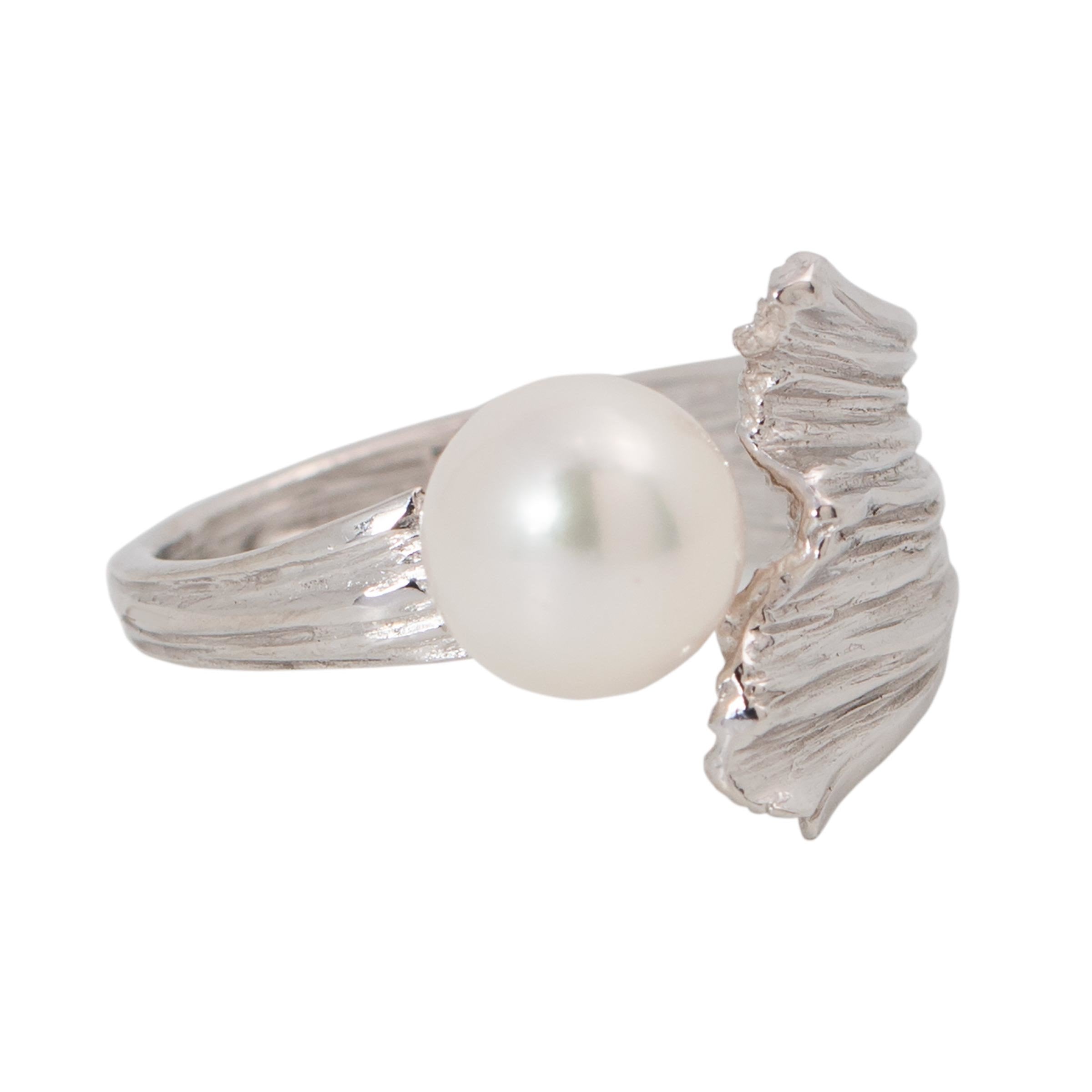 white Akoya pearl