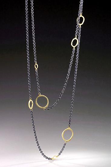 Floating Dig Circle Necklace