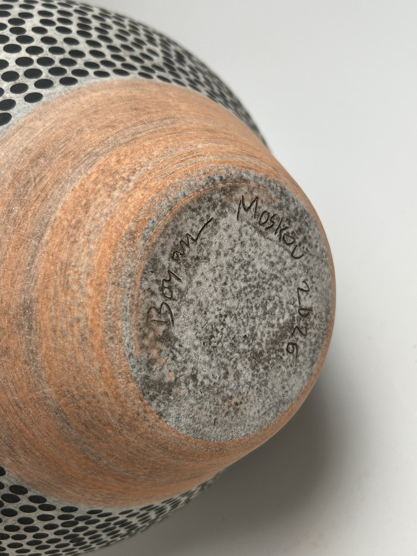Closed Top Dot Vessel