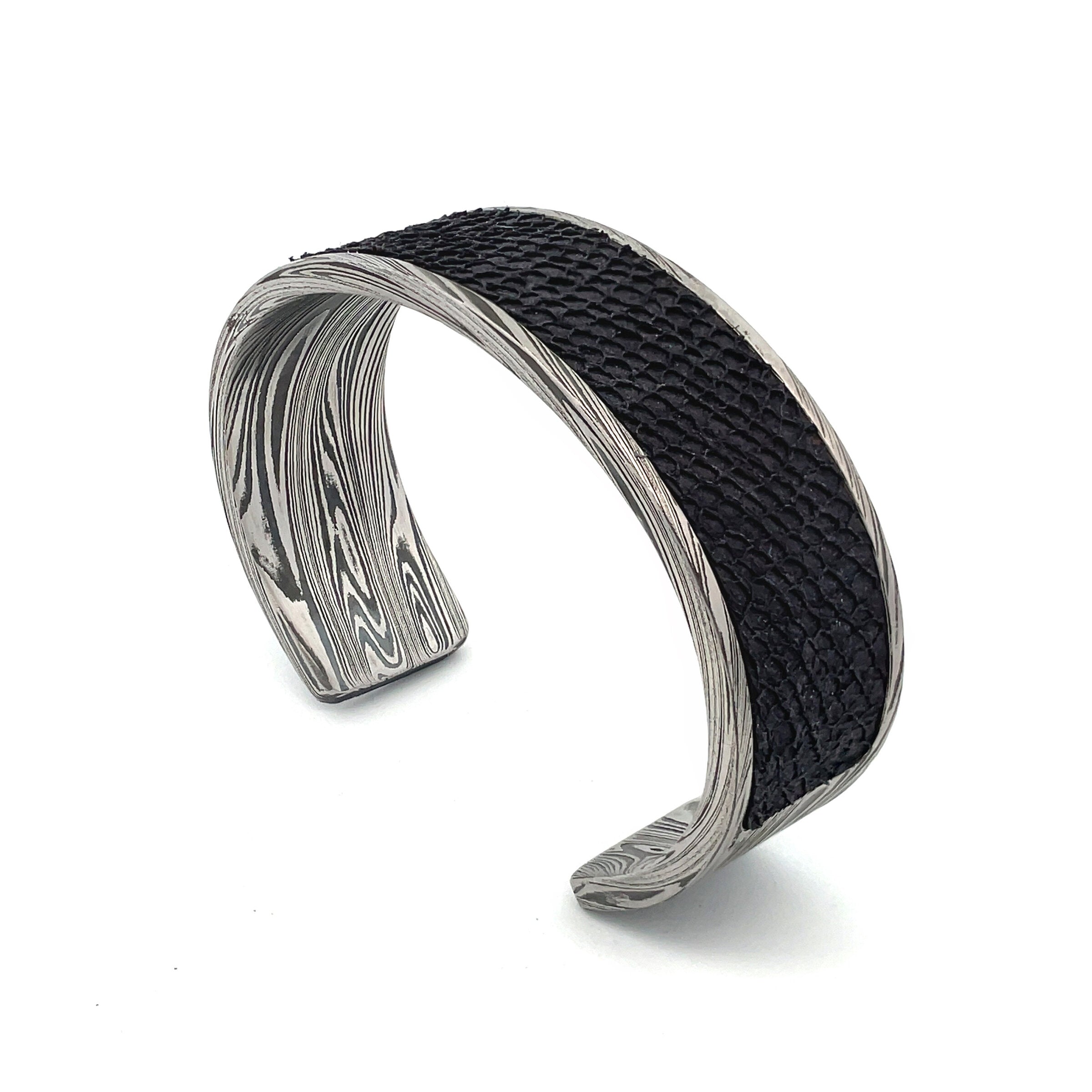 Inversa Lionfish Damascus Steel Cuff