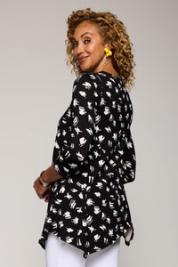 Black/White Freeform Dot