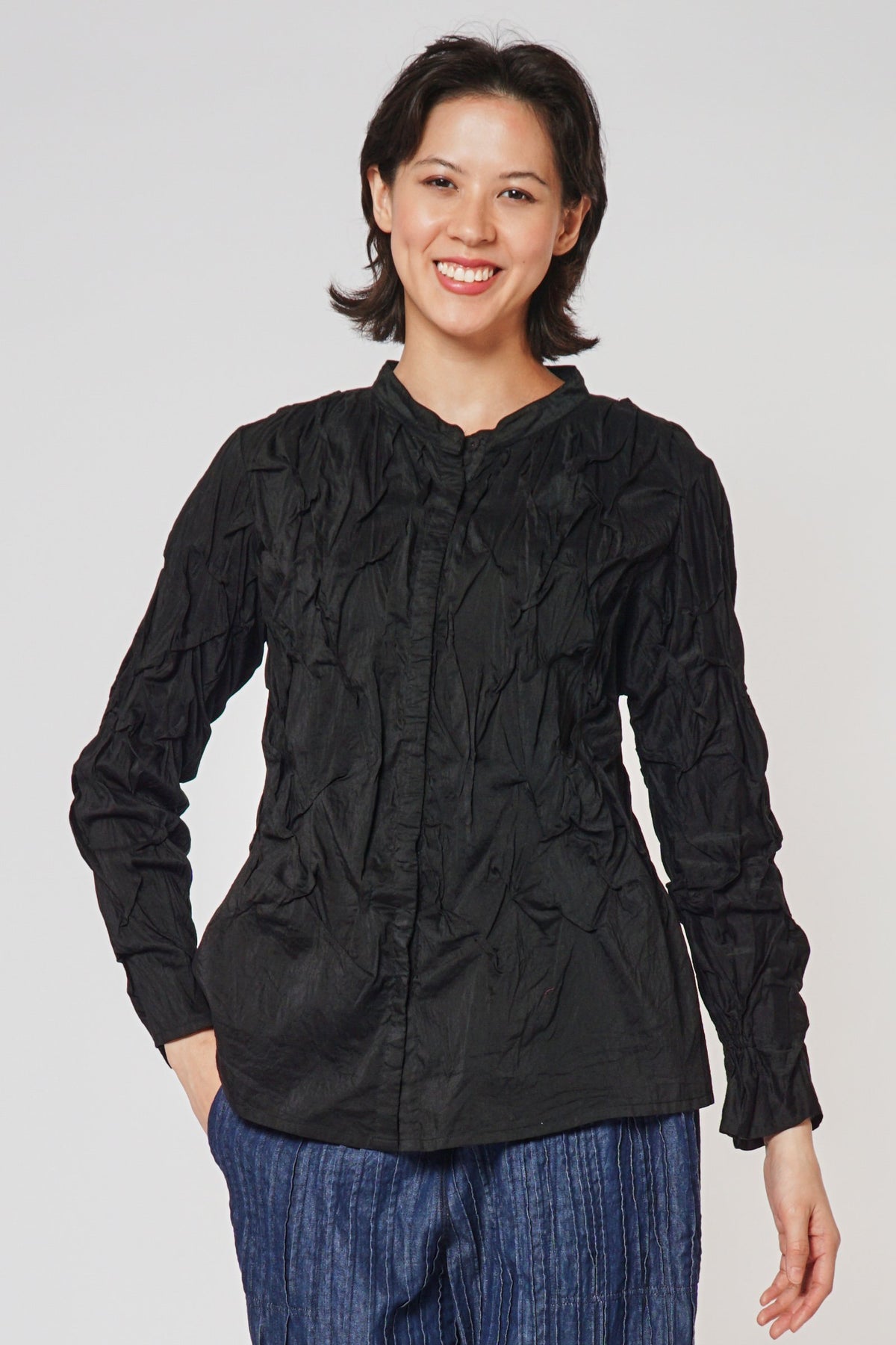 MMTS Holiday 2026 Wavy Tuck Band Collar Shirt