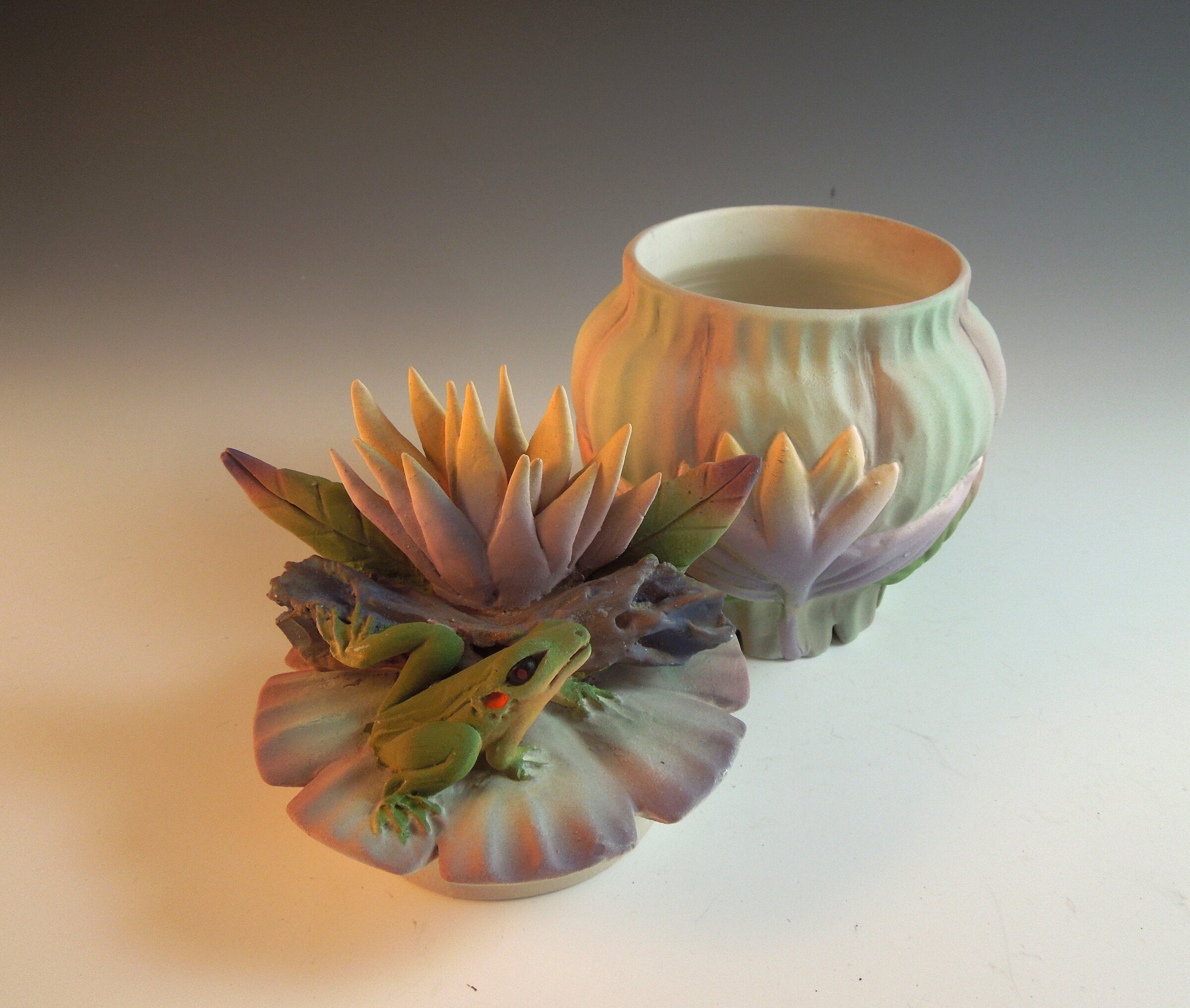 Waterlily Box with Frog