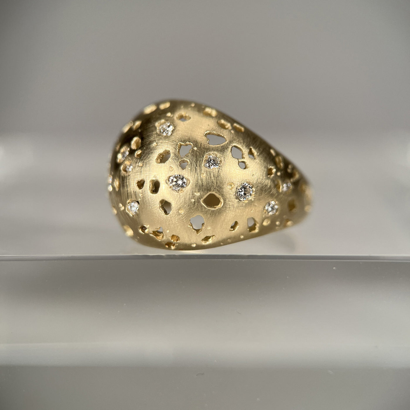 Shadow dome ring, 3/4 view