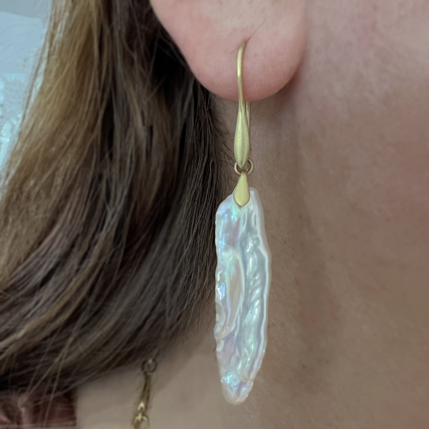 Elongated Petal Pearl Dancing Earring