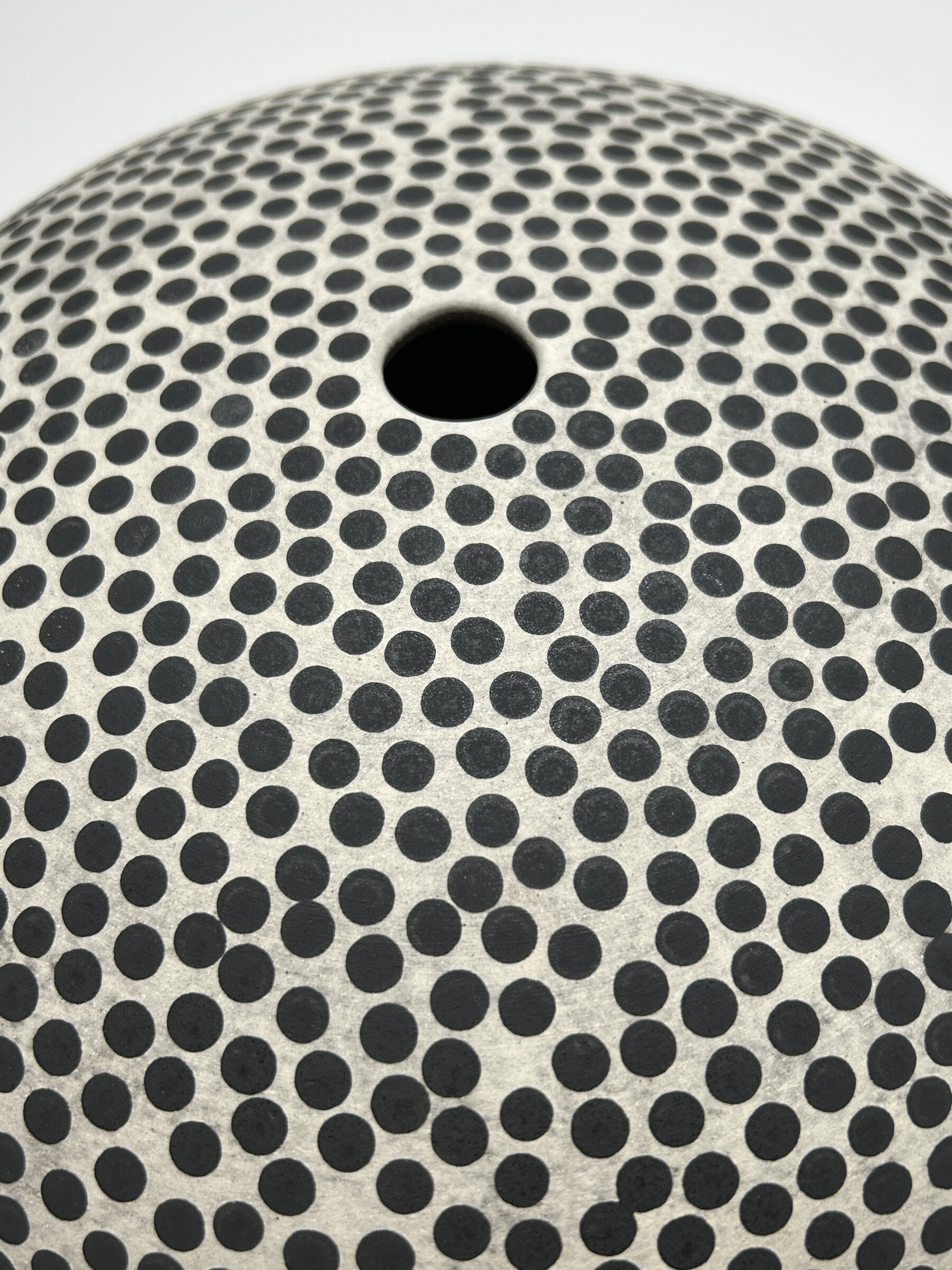Closed Top Dot Vessel