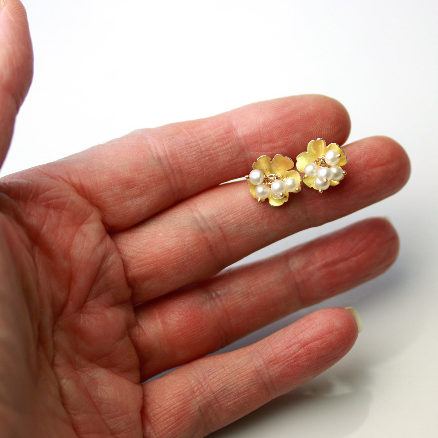 Golden Daisy Posts with Pearl Clusters