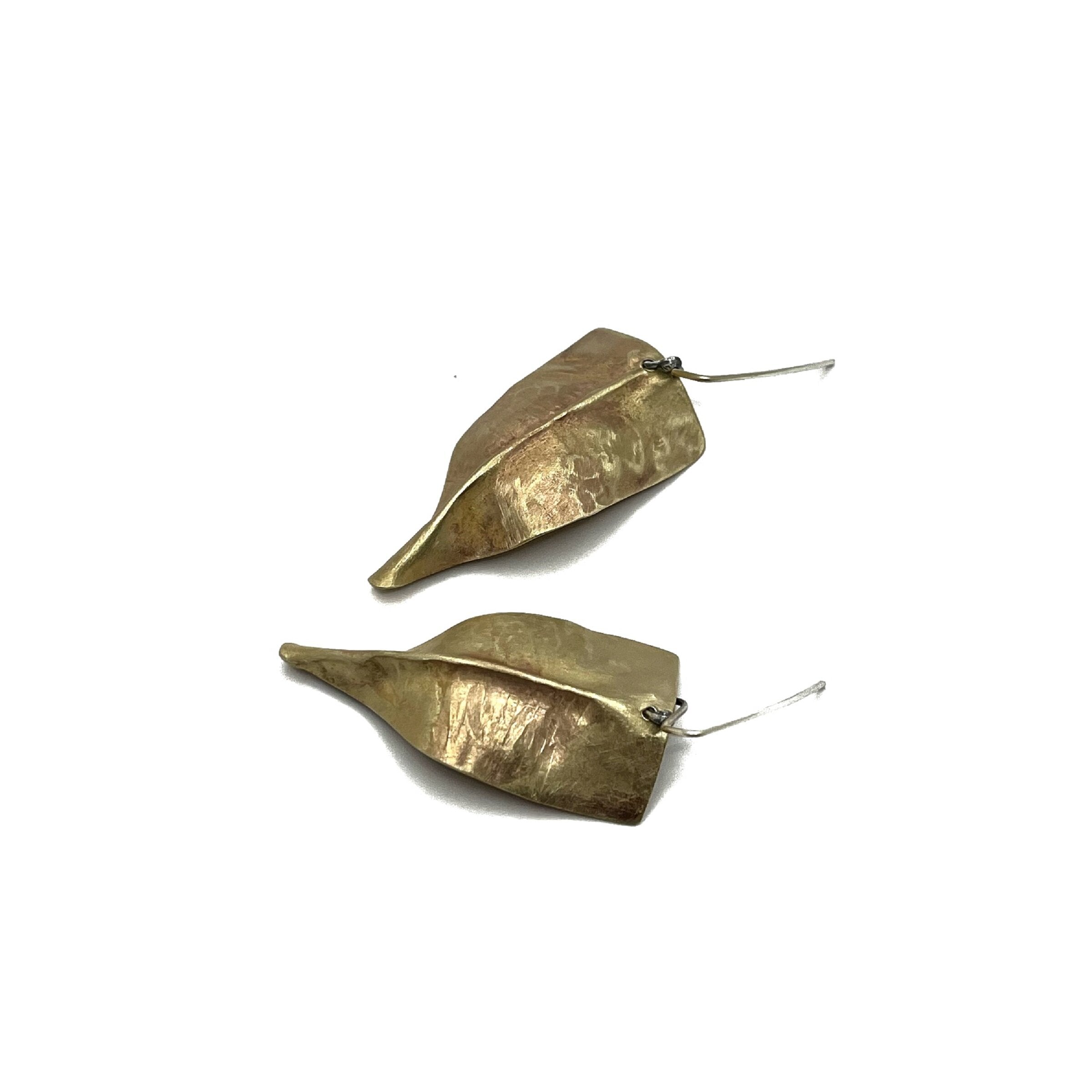 Shield Earrings No. 3882