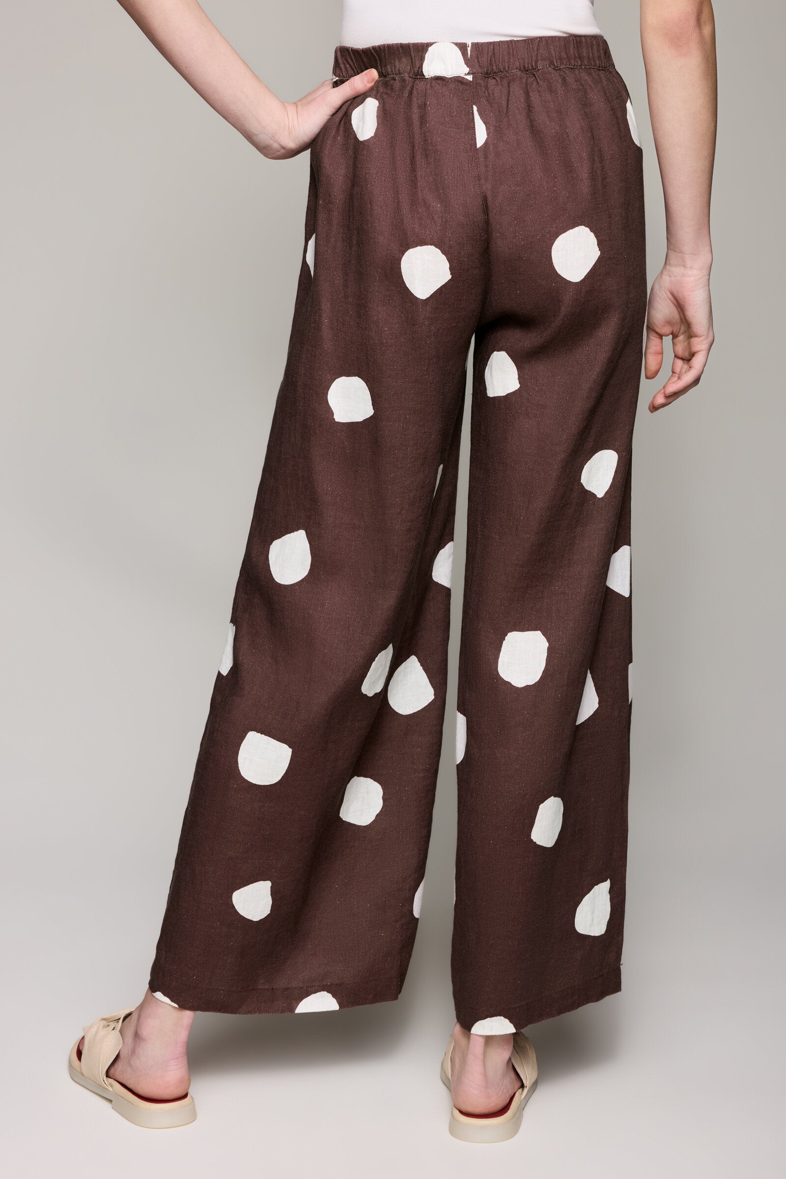 Espresso/Ivory Dot