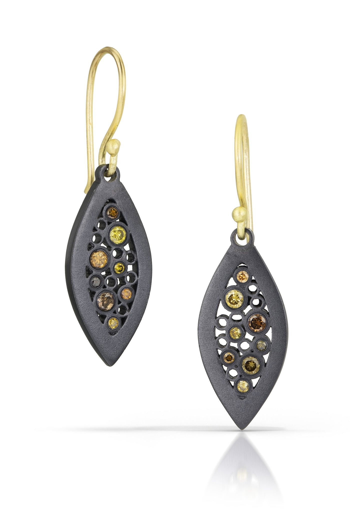 Oscuro Leaf Earrings