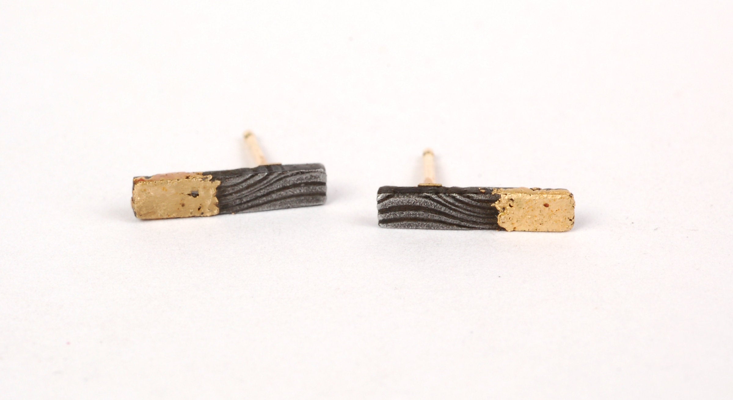 Bar Stud with Gold Fusing
