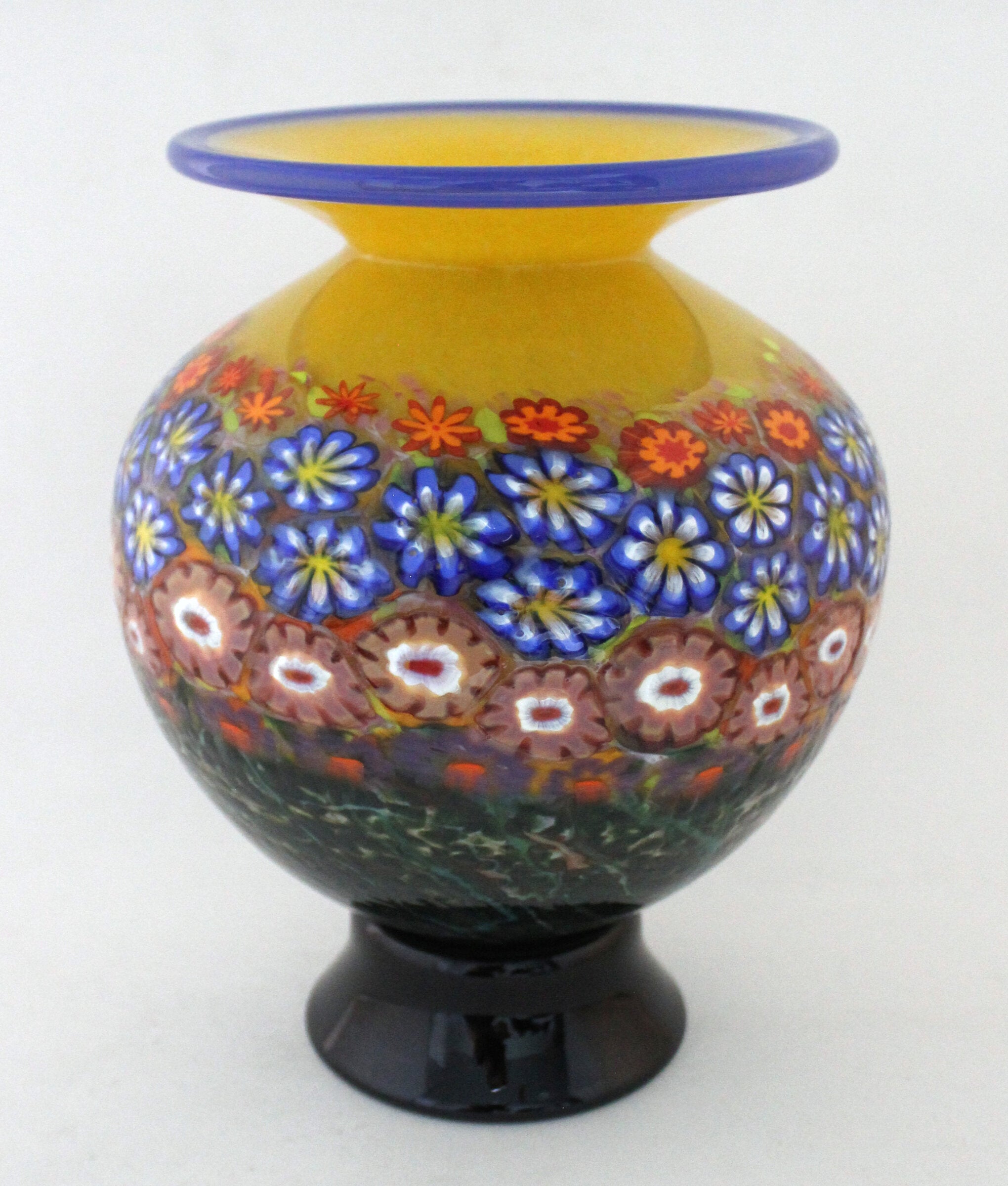 Primrose Giverny Round Pedestal Vase