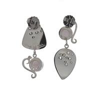 Mother-of-Pearl Earrings (Reverse Side))