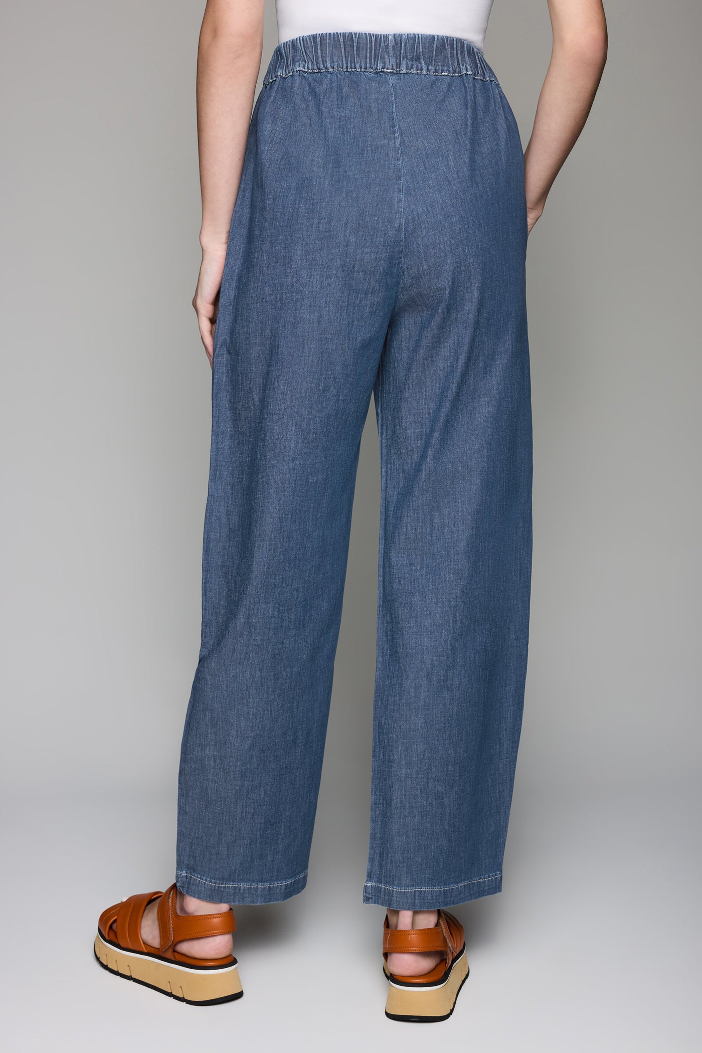 Pull On Barrel Leg Jean