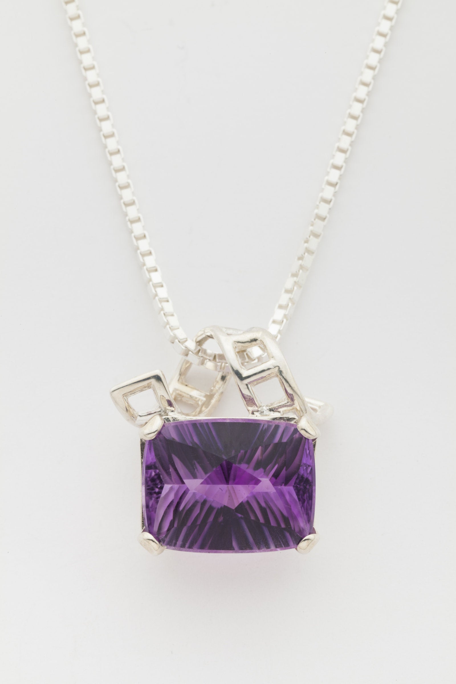 Mesh Ribbon Pendant Necklace