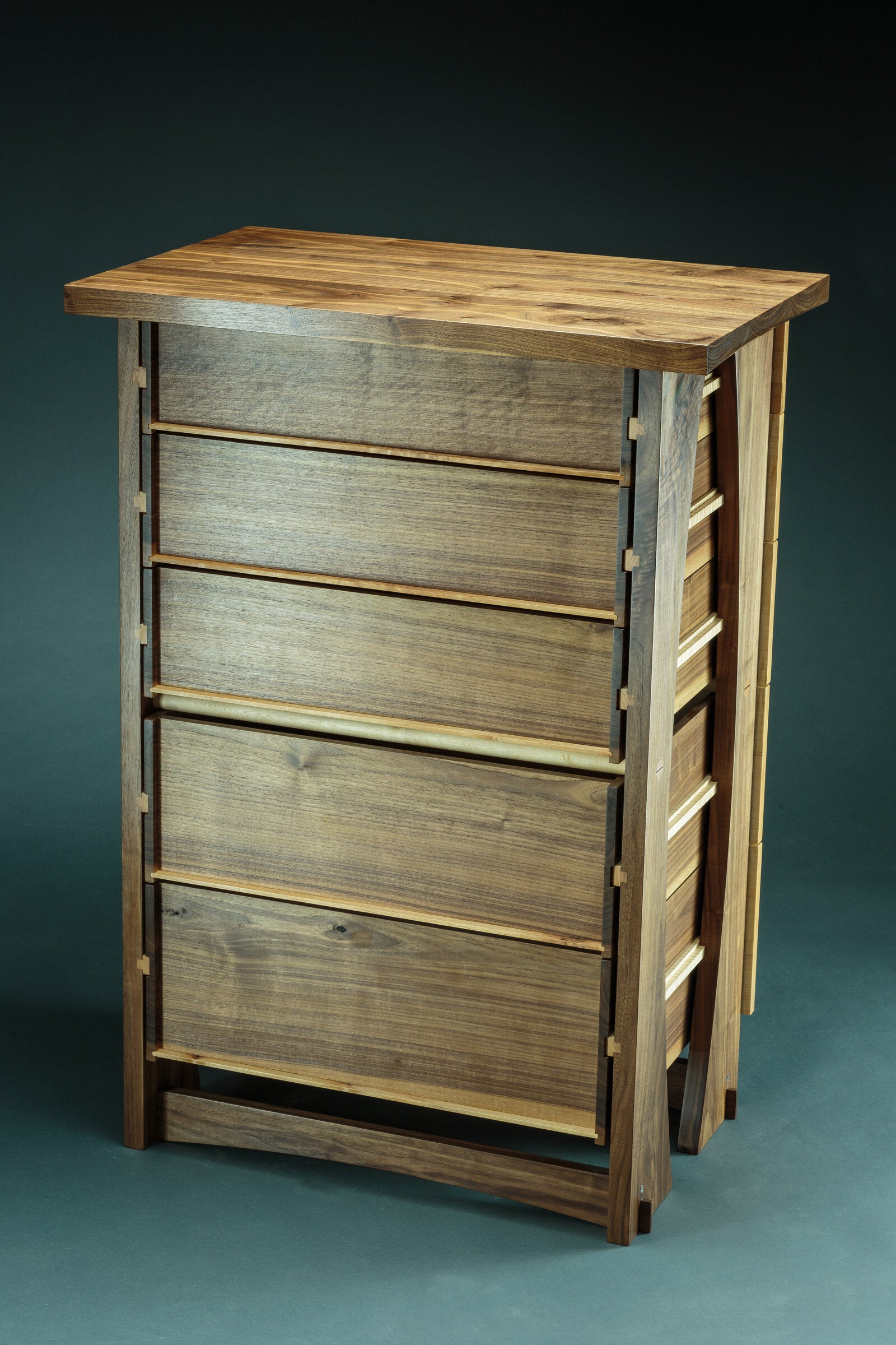 85 lb. Dresser