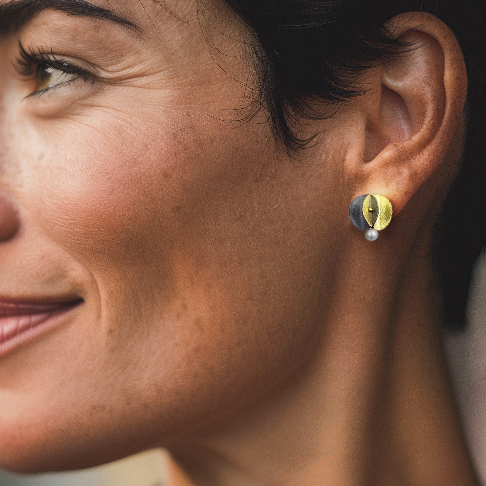 Hortensia Post Earrings