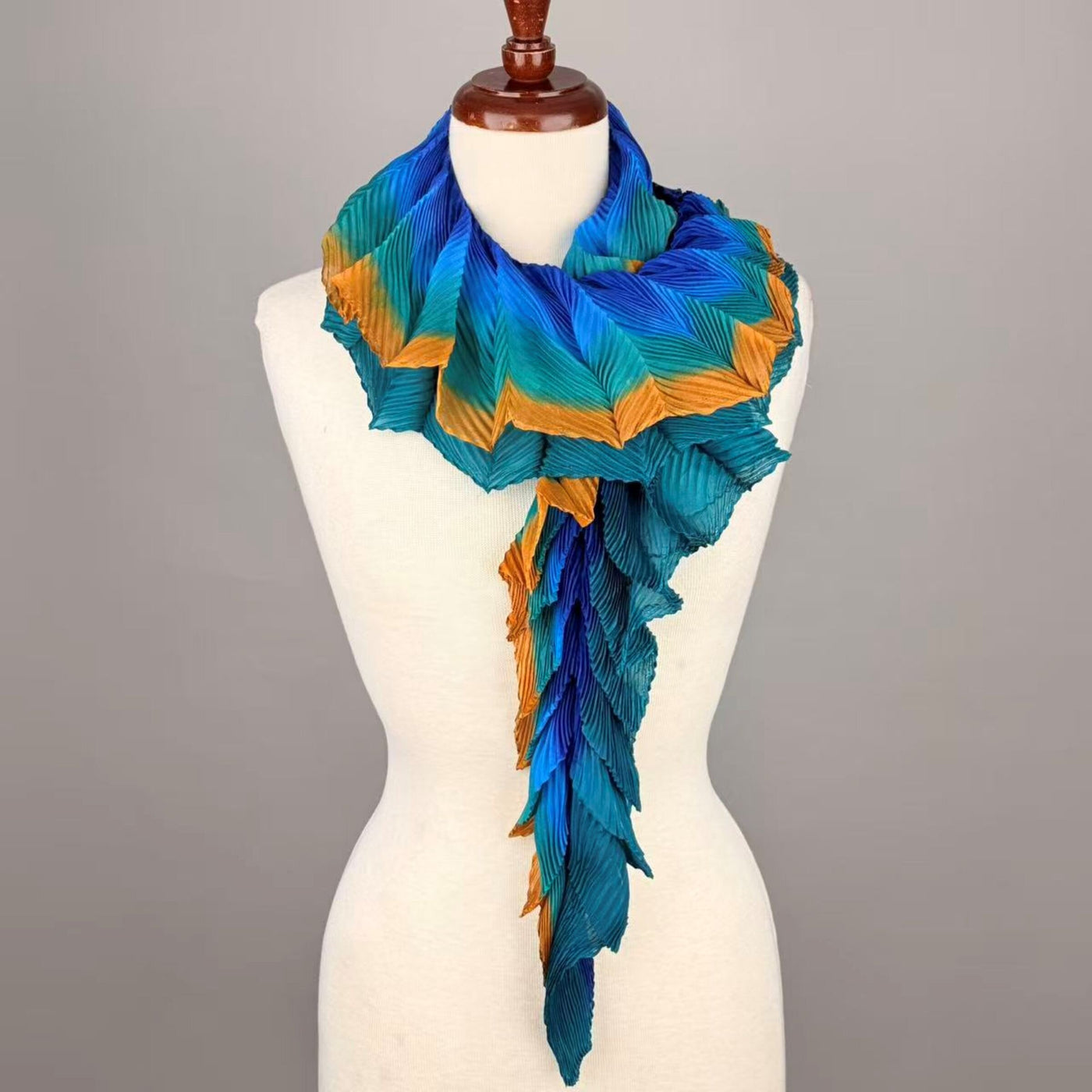 Feather Pleats Scarf