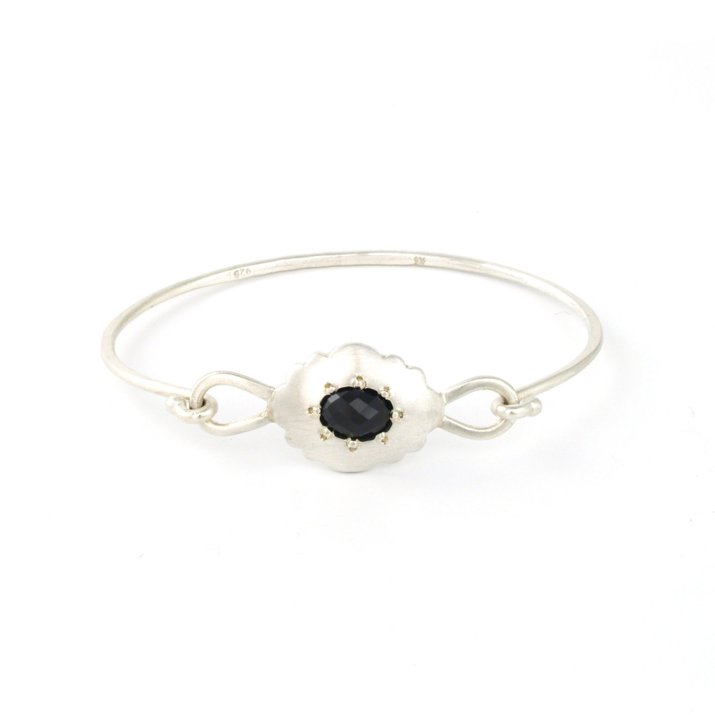 Scallop Oval Bracelet with Australian Spinel