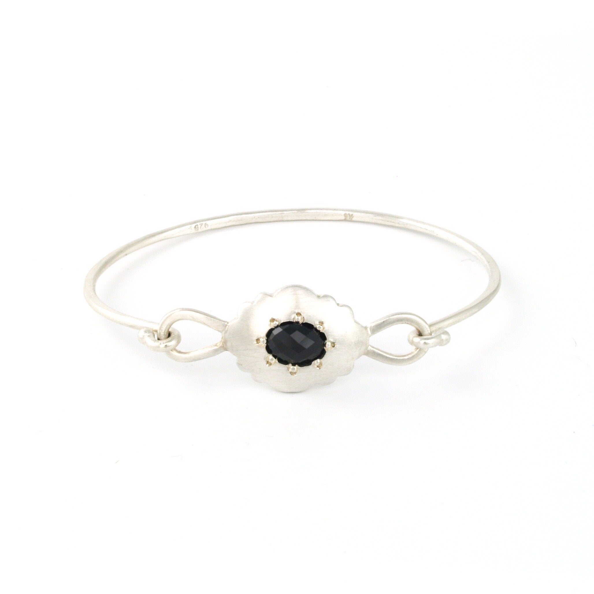Scallop Oval Bracelet with Australian Spinel