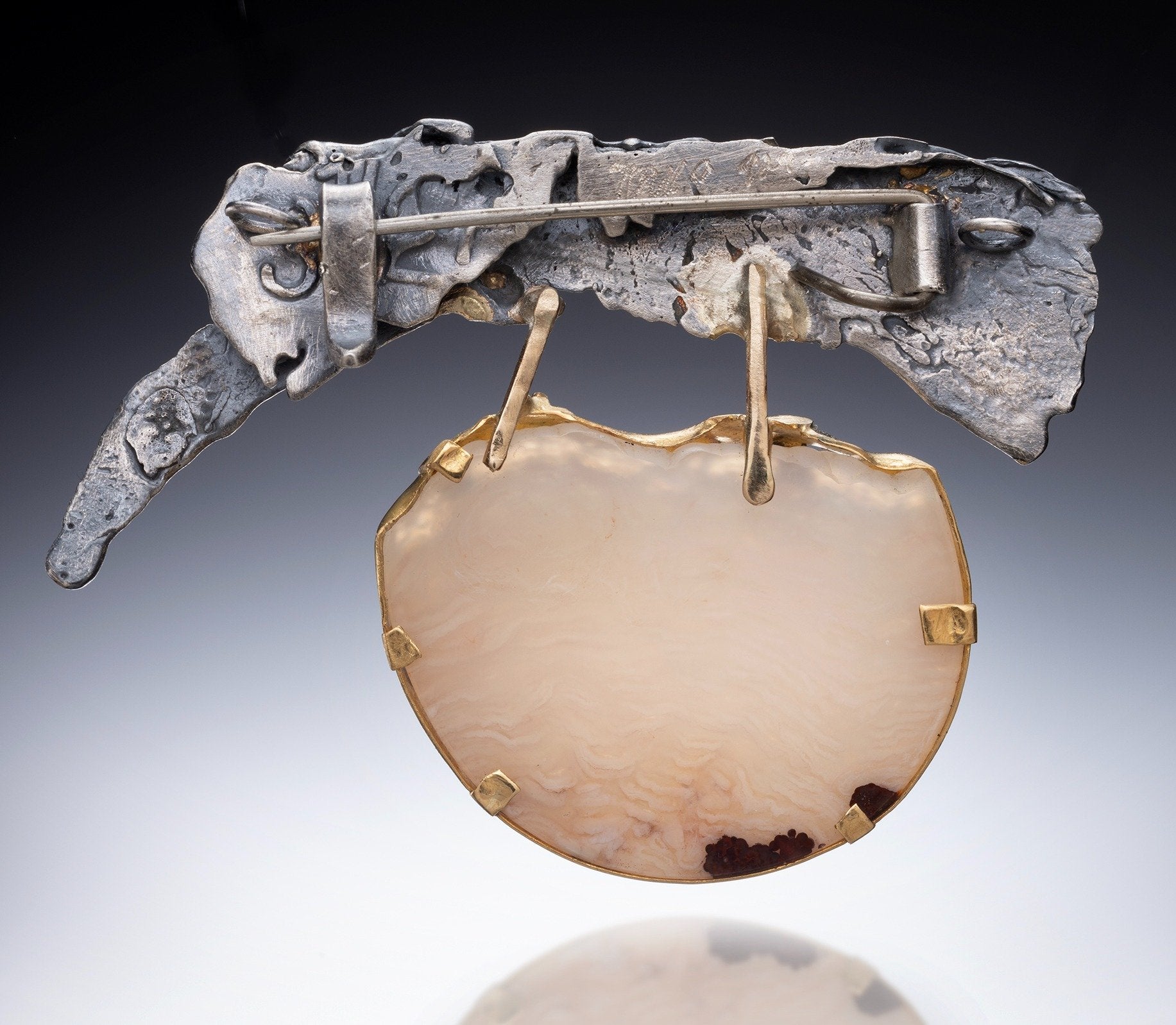Showing back as a brooch