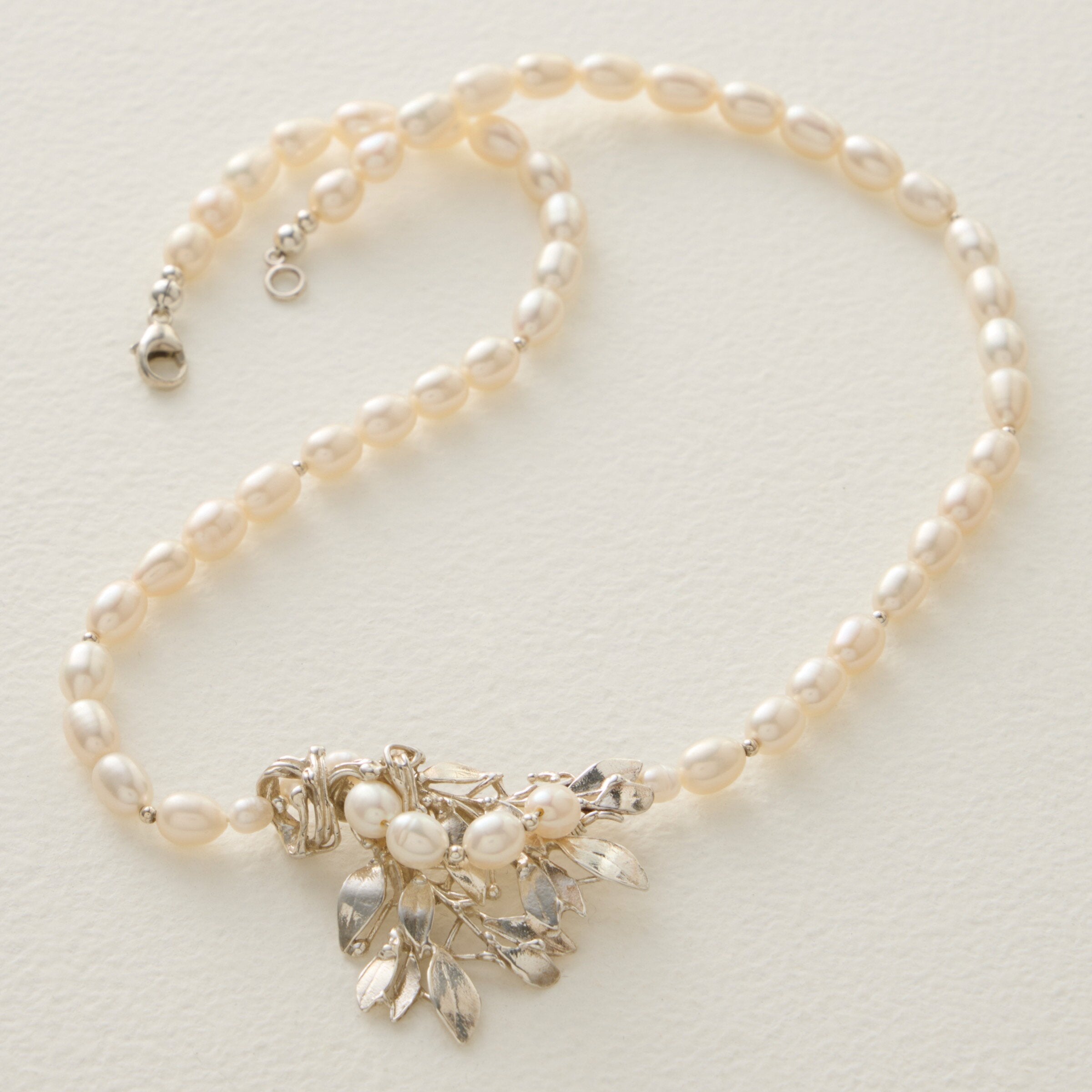 Leaf Bouquet Pearl Necklace