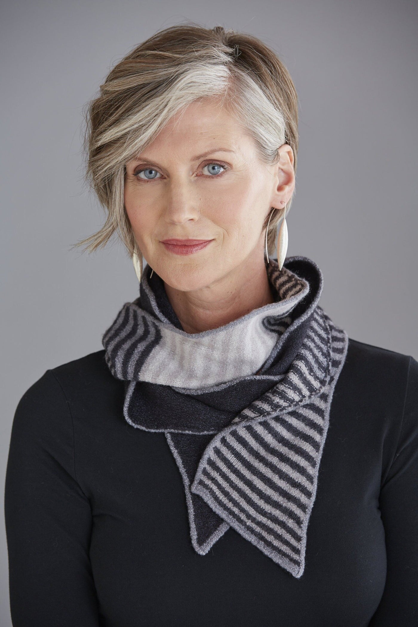 black/gray stripe