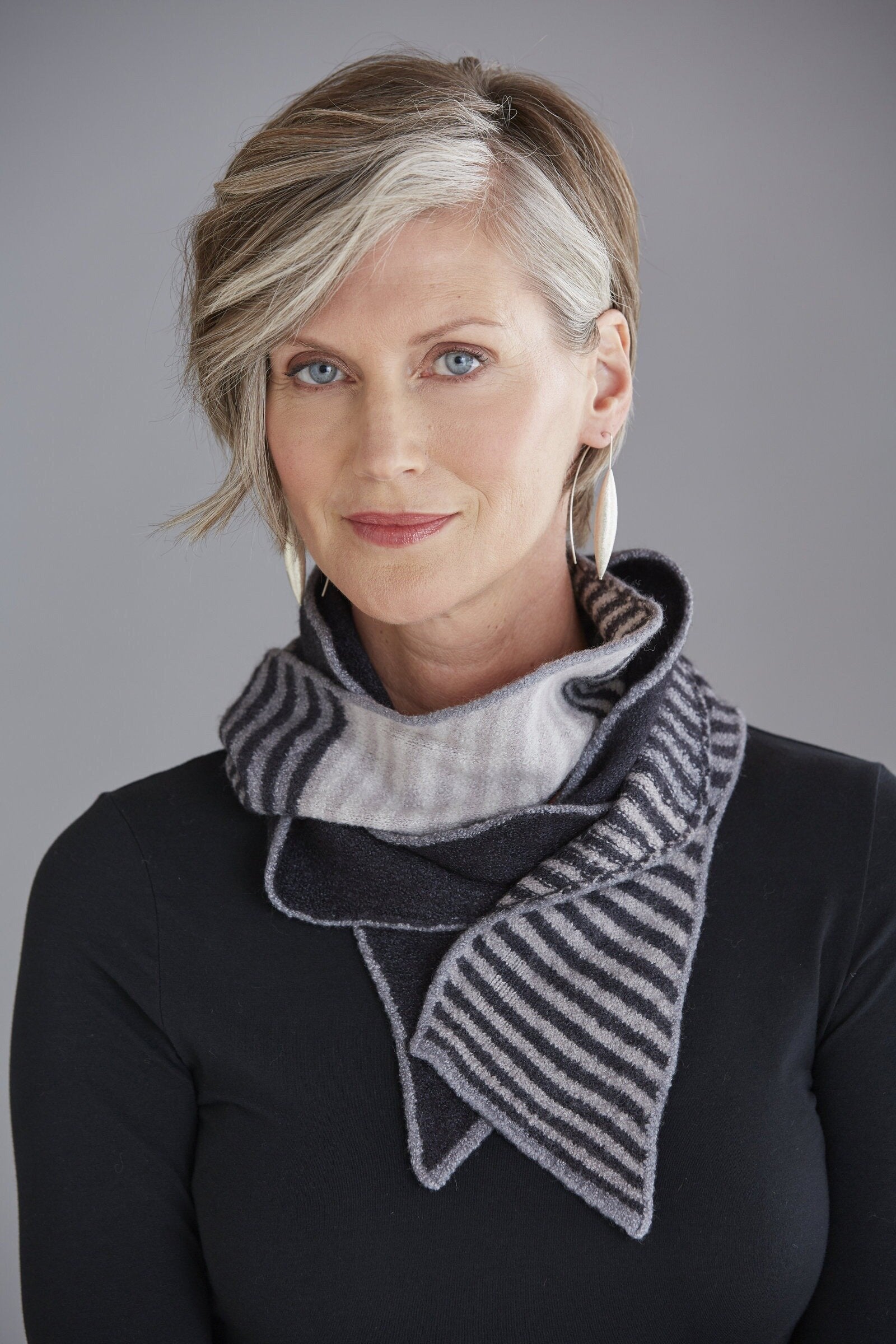 black/gray stripe
