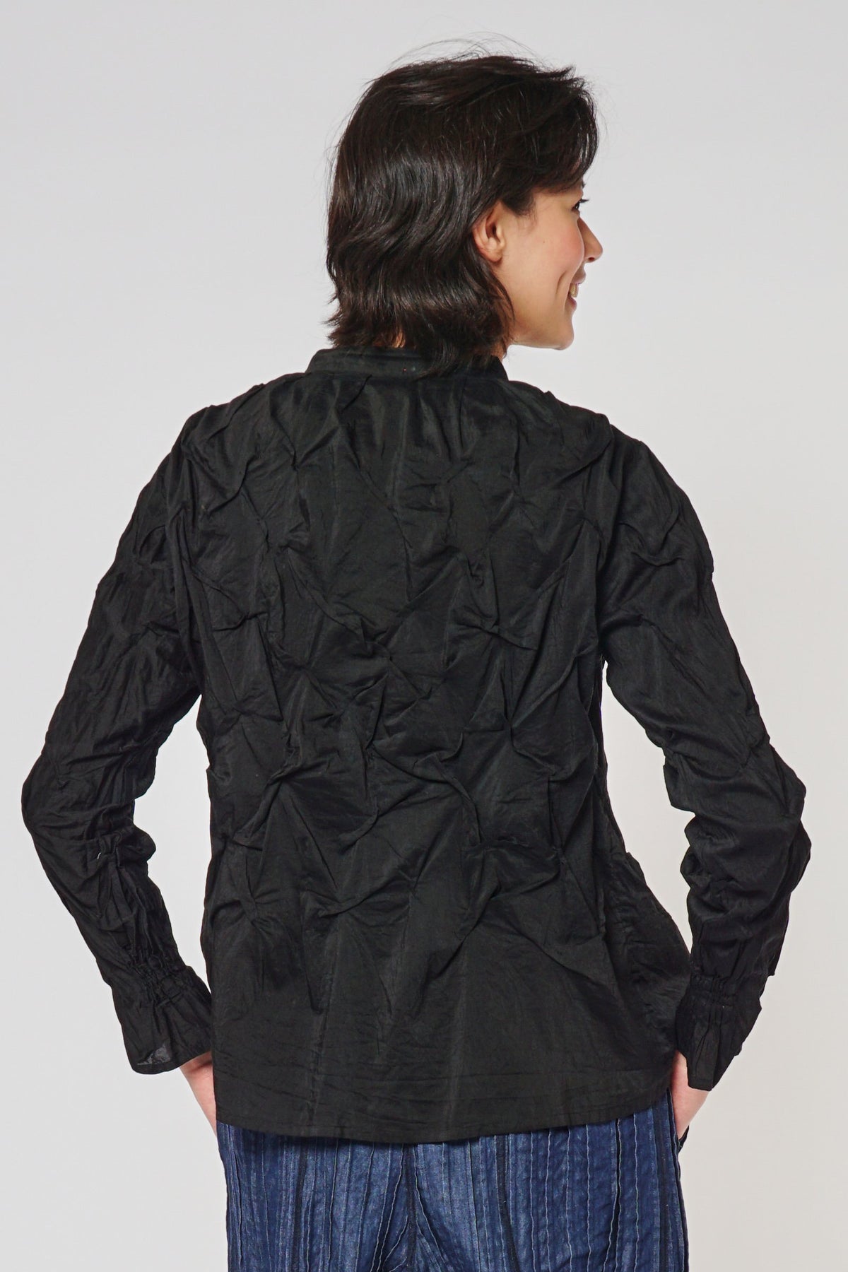 MMTS Holiday 2026 Wavy Tuck Band Collar Shirt