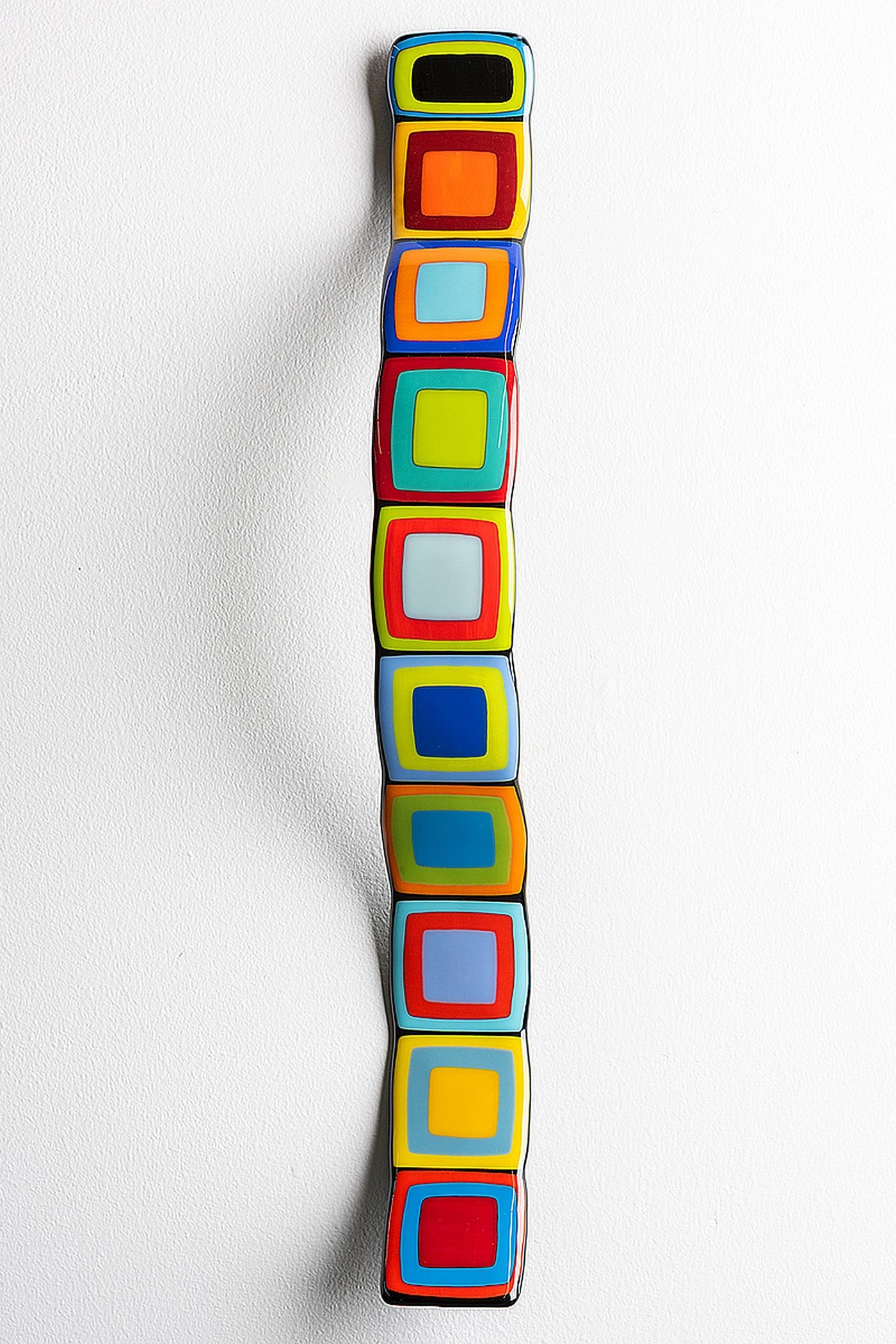 Carnival Story Pole Wall Wave With Colored Centers