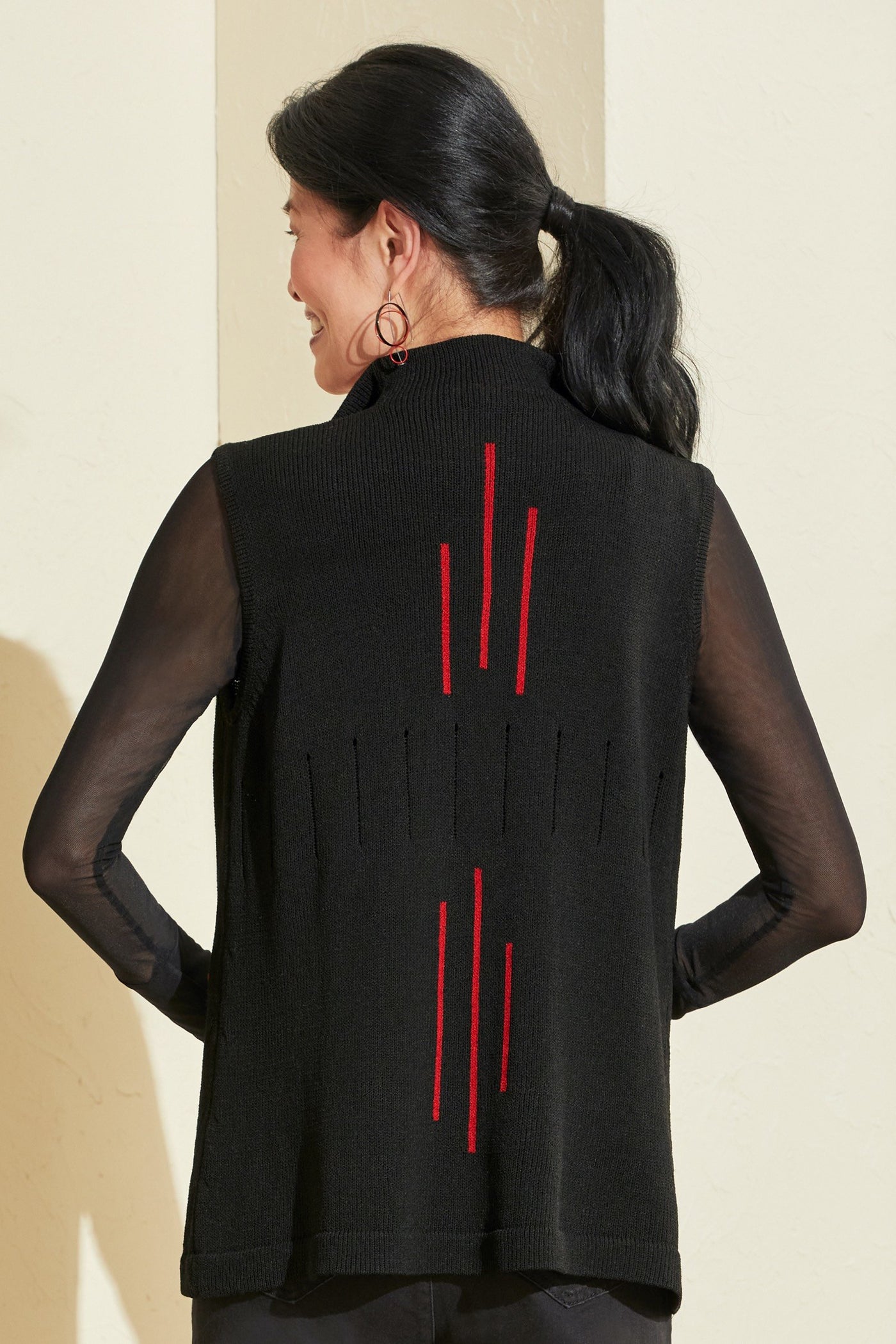 Black/Poppy, back view