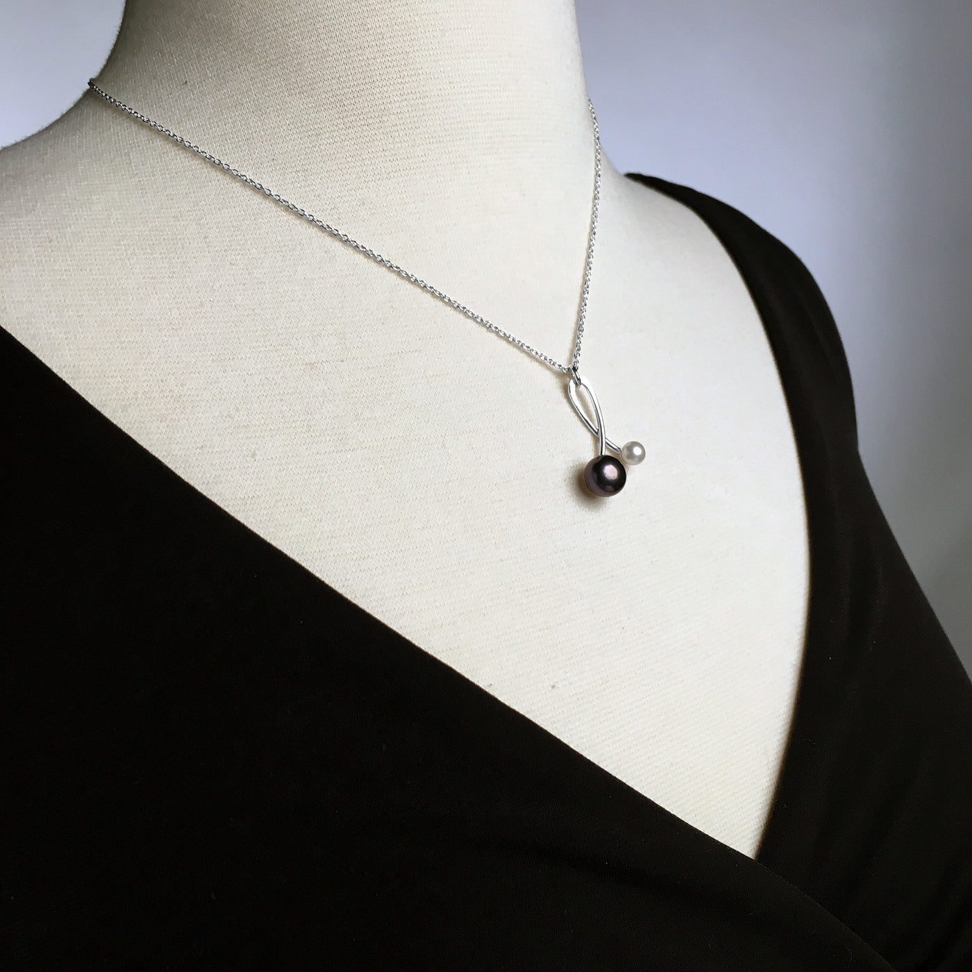 Black & White Pearl Orb Necklace