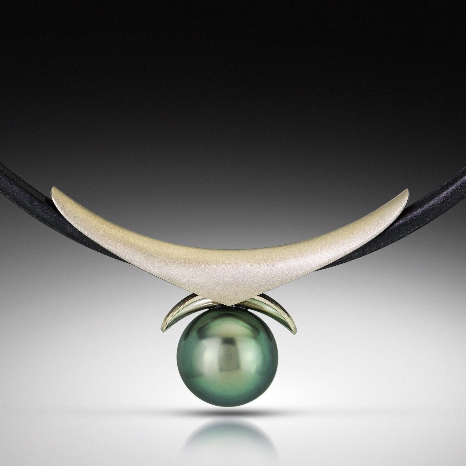 white gold reverse side