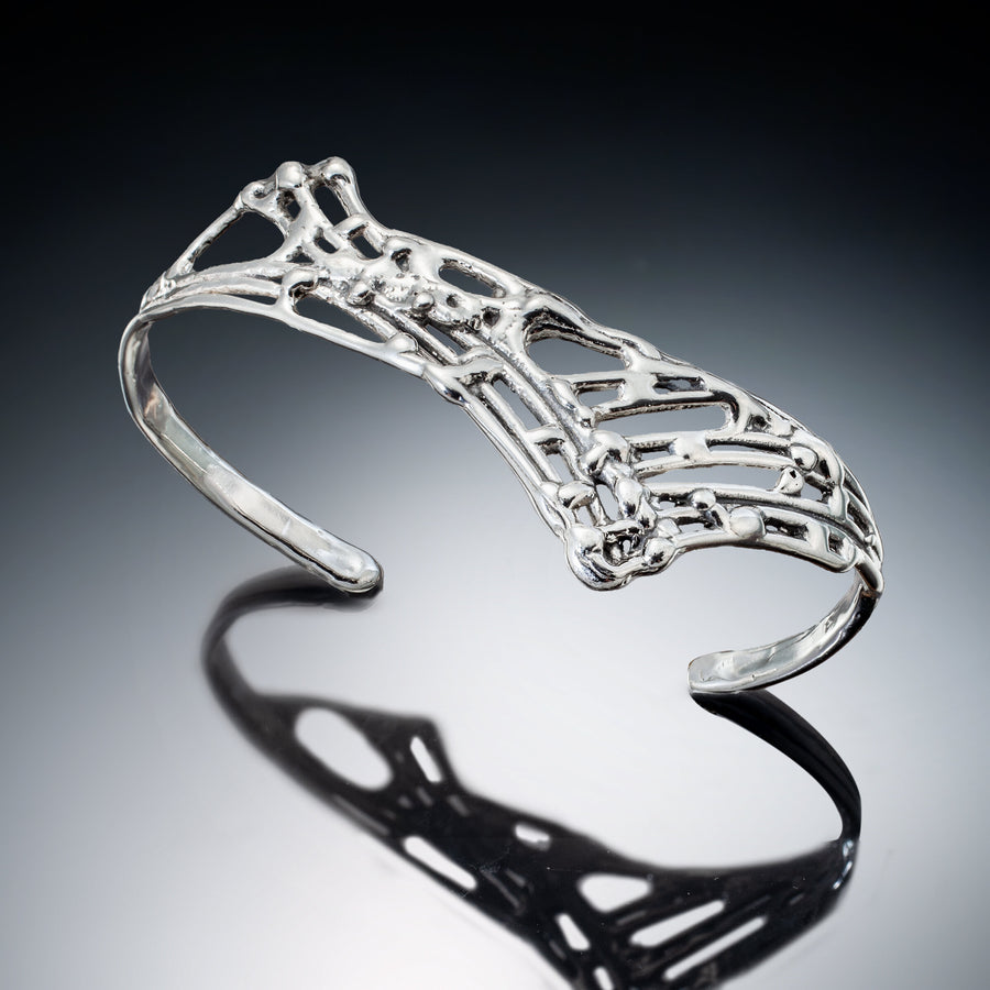 Woven Twig Bracelet | Photo by Ralph Gabriner