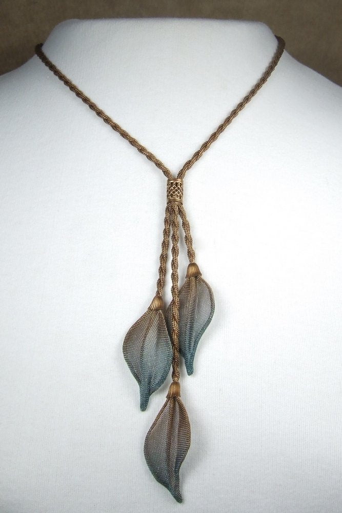 3-Leaf Dangle Necklace