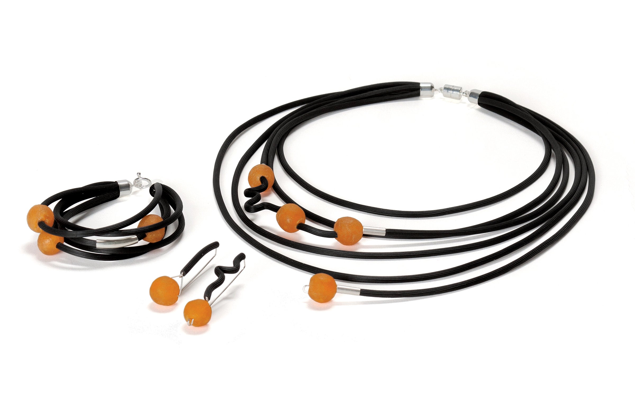 shown with the splash of color earrings and bracelet