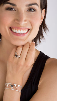 shown with the twig and bird ring