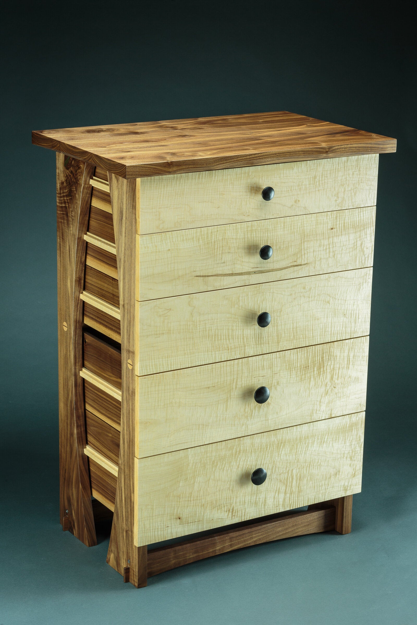 85 lb. Dresser