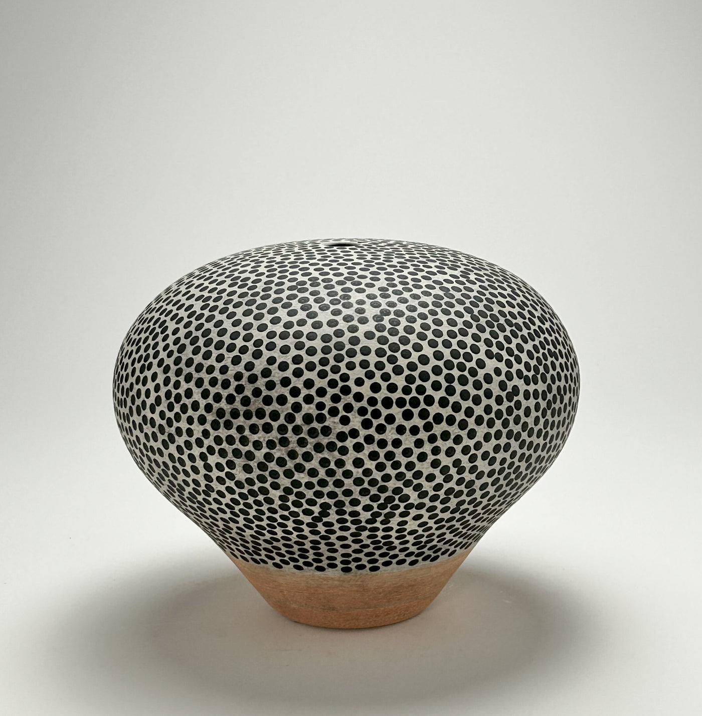 Closed Top Dot Vessel