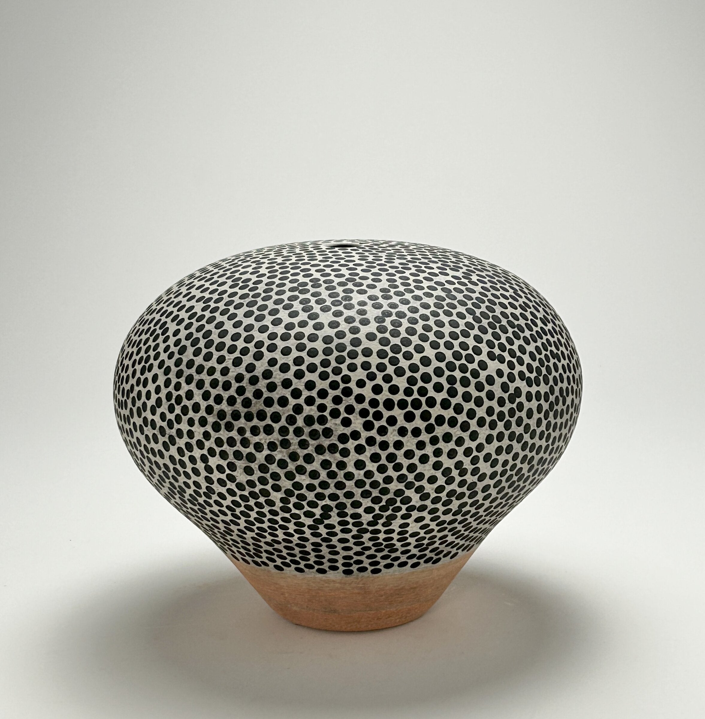 Closed Top Dot Vessel