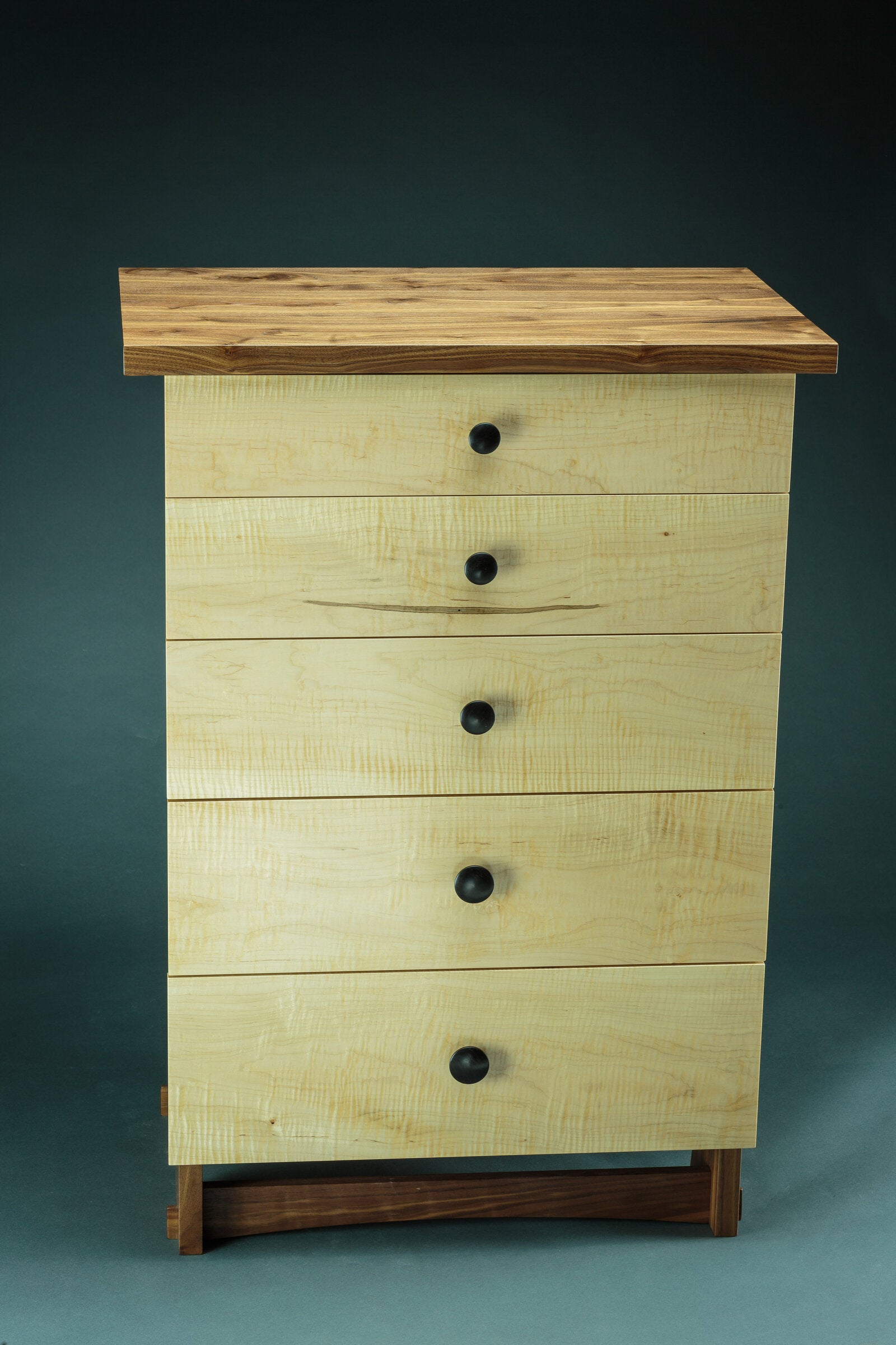 85 lb. Dresser