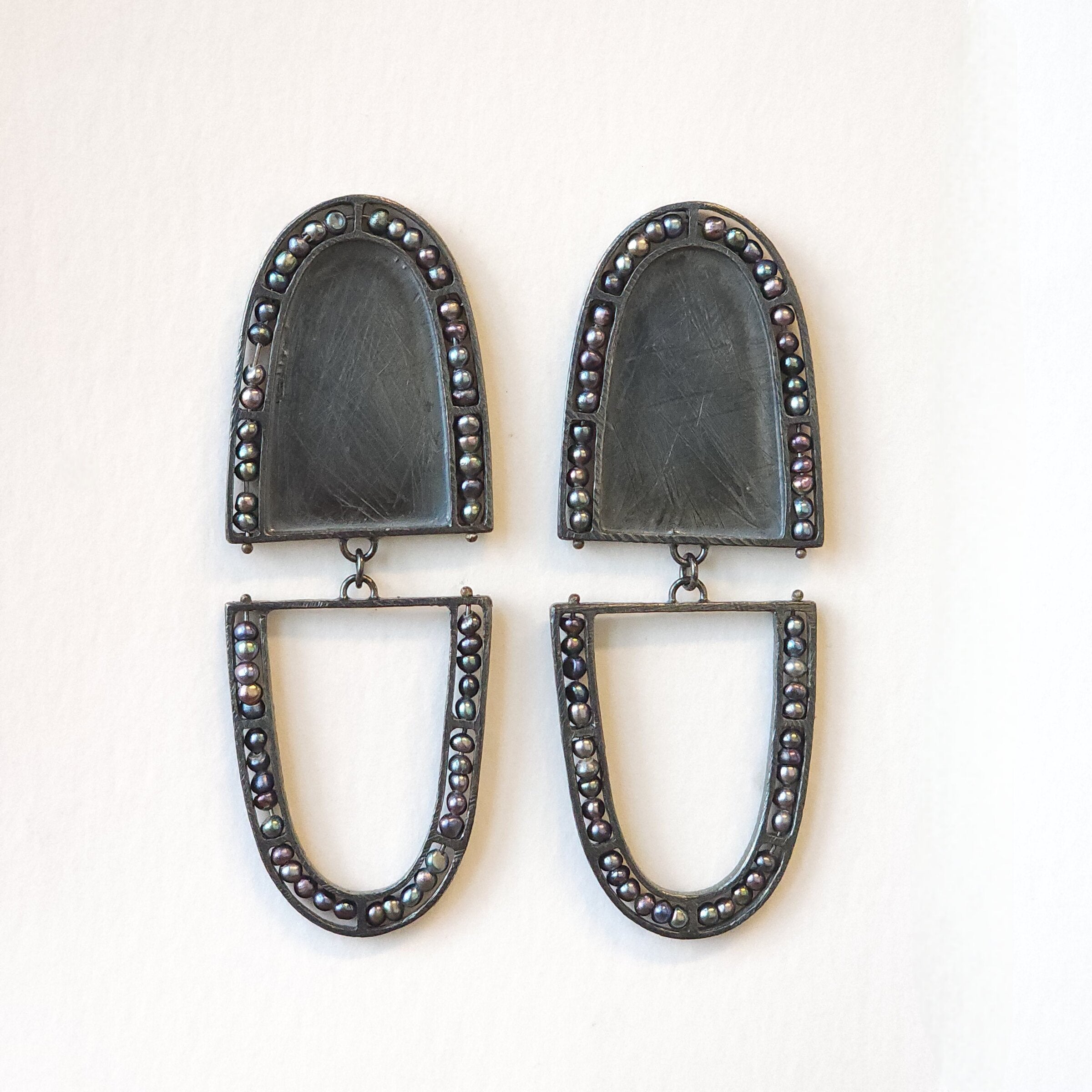 Peacock Pearl Segment Oval Arch Earrings