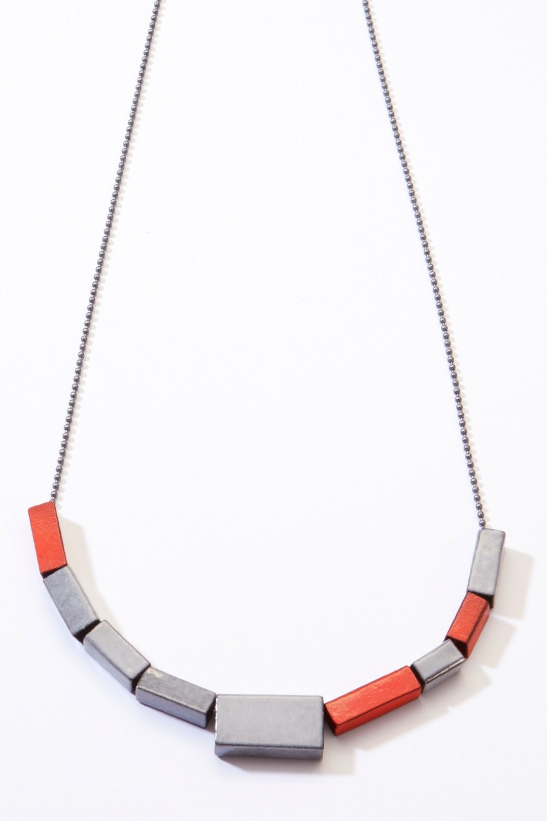 gray/red