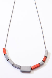 gray/red