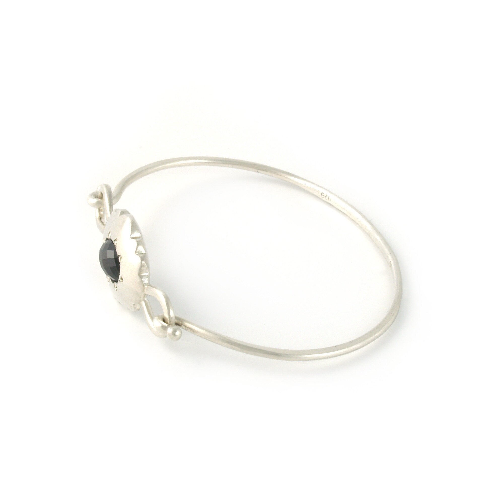 Scallop Oval Bracelet with Australian Spinel