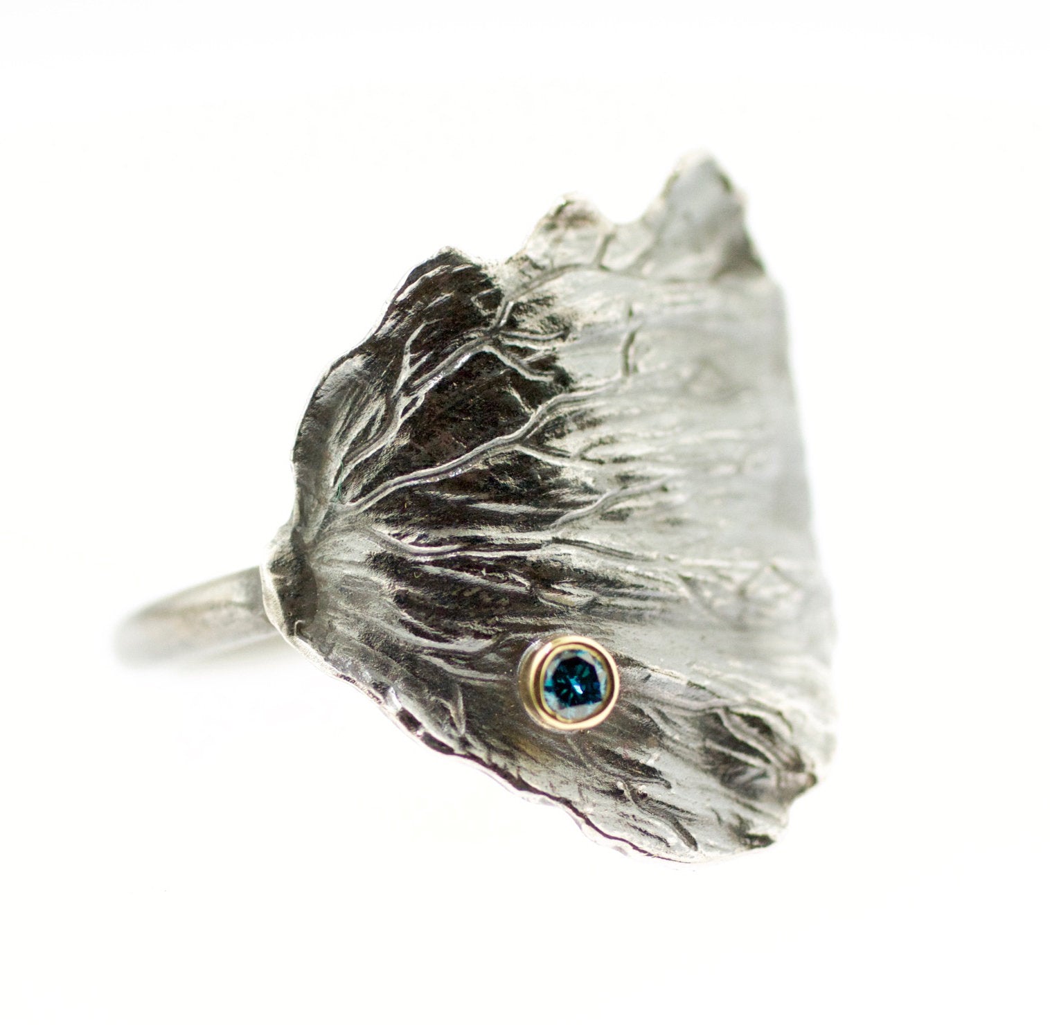 Fan Lichen Blue Diamond Ring
