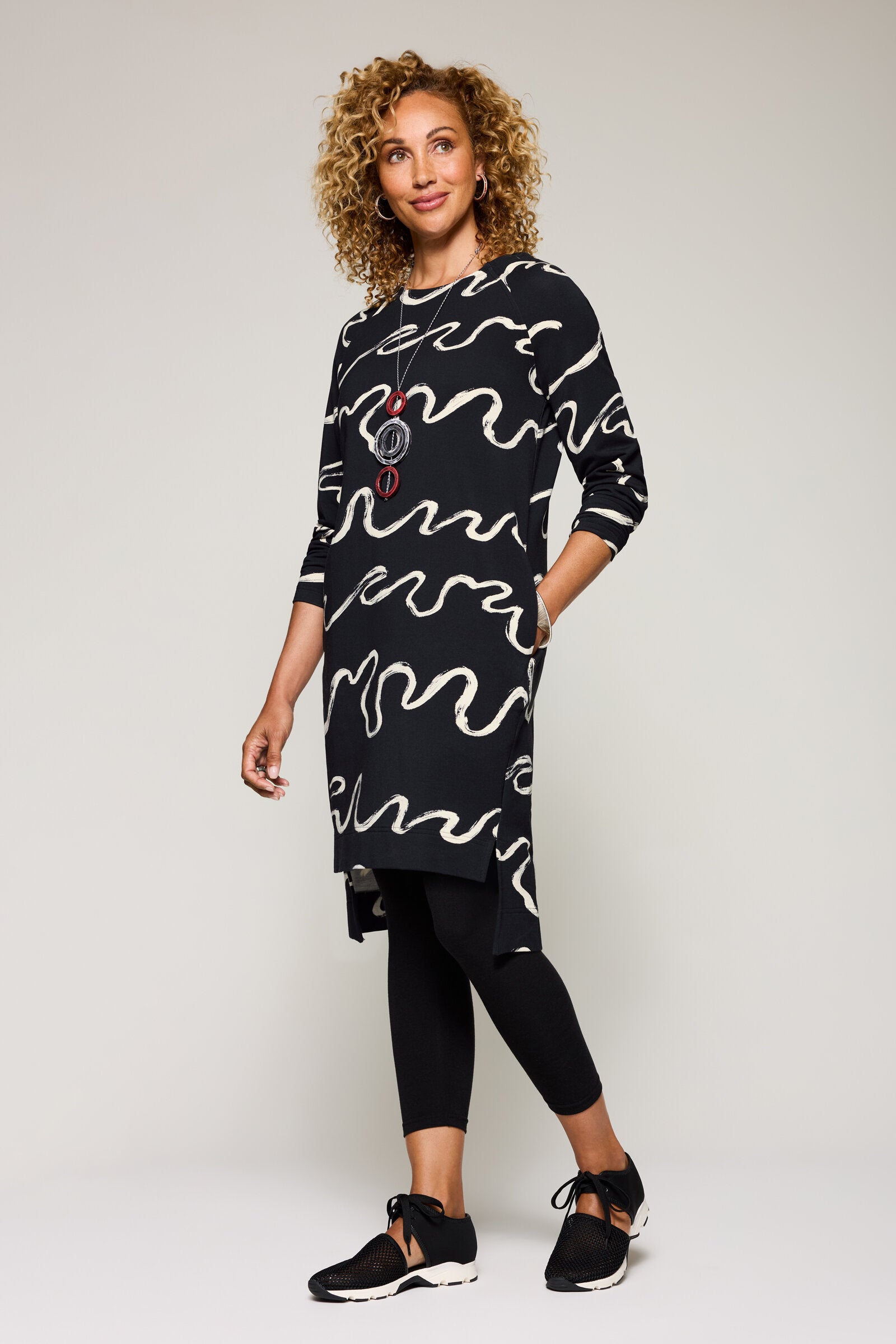 Black/White Wave